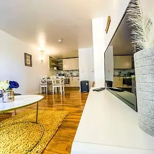 Apartment Central + Gym + Pool + Parking, London